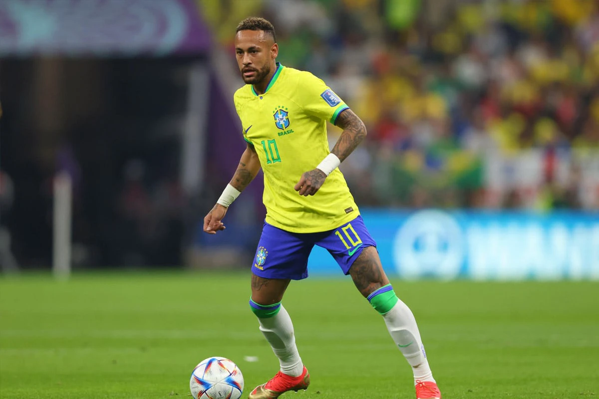 নেইমারের আন্তর্জাতিক ভবিষ্যৎ অনিশ্চিত: অবসরের জল্পনায় ব্রাজিলের ‘পোস্টার বয়’
