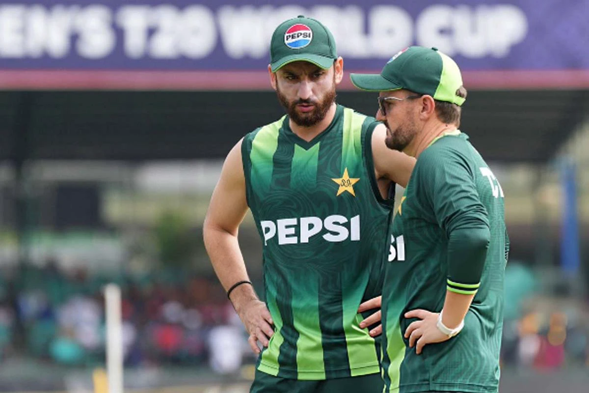 কোচ-অধিনায়ক বিবাদ তুঙ্গে: সুপার এইটের আগে উত্তপ্ত পাকিস্তান শিবির