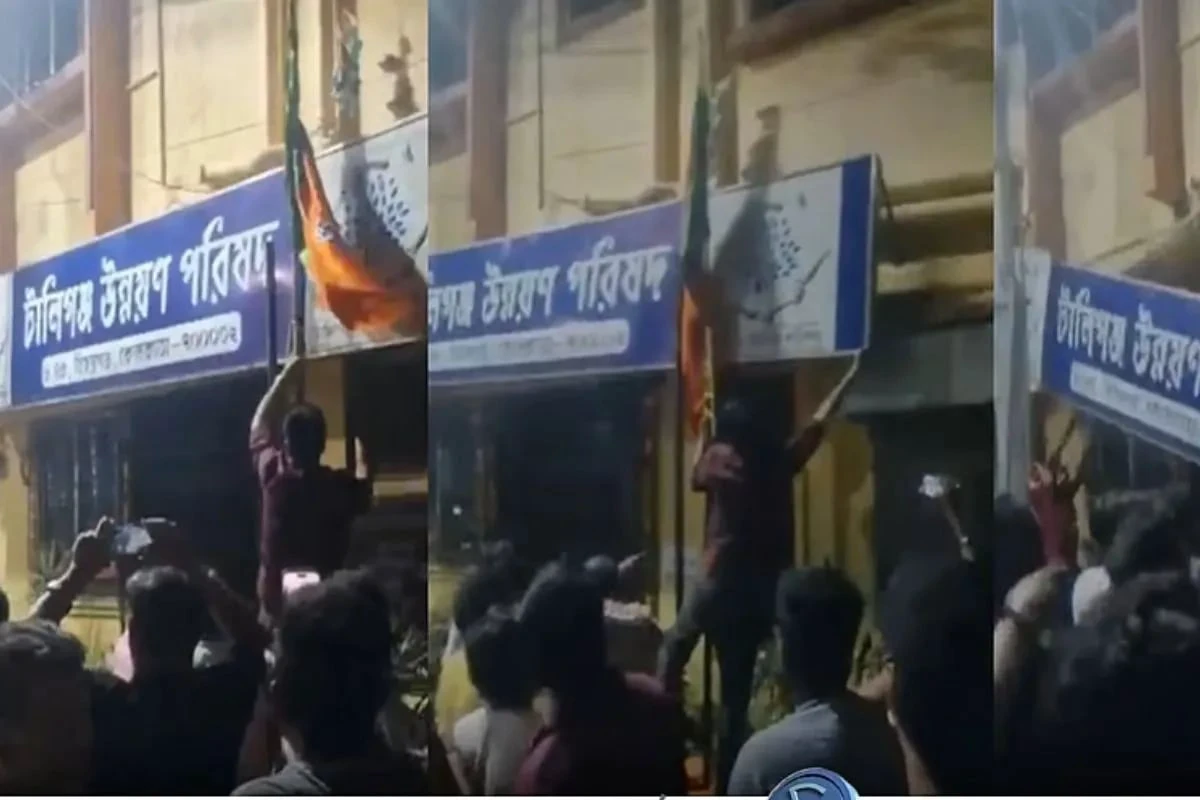 ফল বেরোতেই রণক্ষেত্র বাংলা: দিকে দিকে আক্রান্ত তৃণমূল, জয়ী প্রার্থীকে মারধর থেকে সাংসদকে জুতোপেটা!