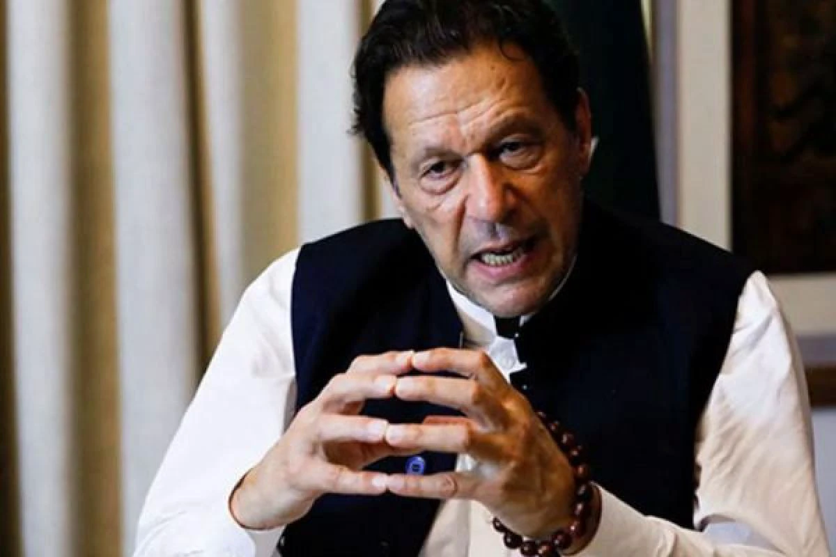 জেলে ইমরান খানের চোখের আলো নিভে যাওয়ার পথে