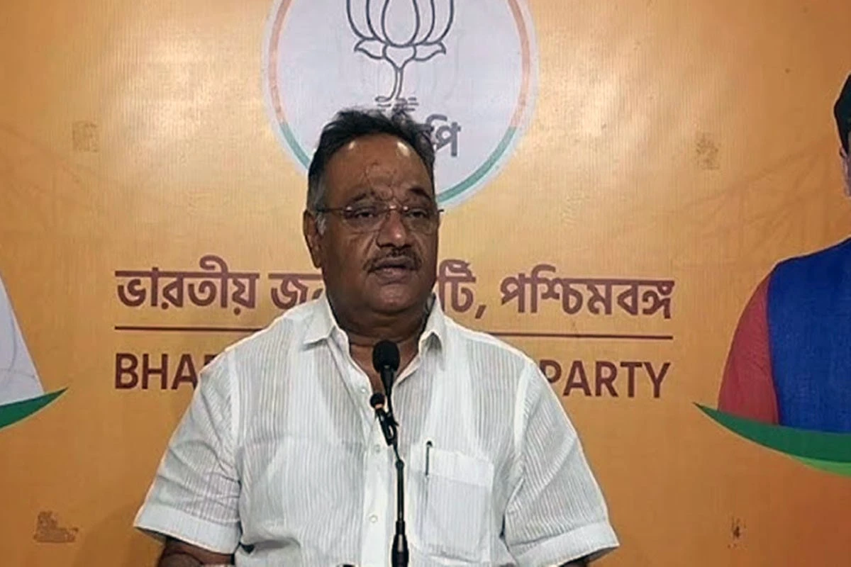 রাজ্যে কি বদলাচ্ছে বিজেপির রণকৌশল, শুভেন্দুর লাইনের উল্টো পথে হাঁটলেন শমীক ভট্টাচার্য