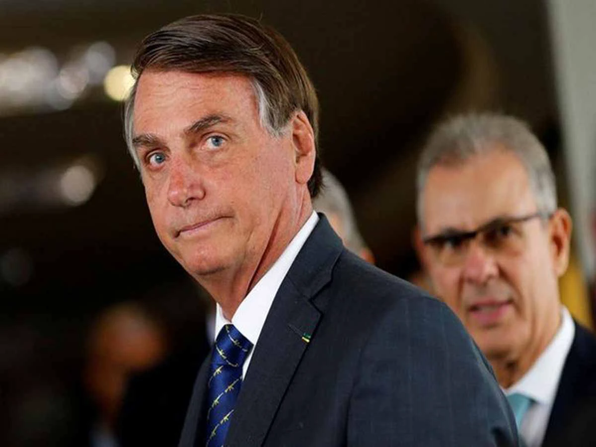 Bolsonaro rejects COVID-19 shot, calls masks taboo