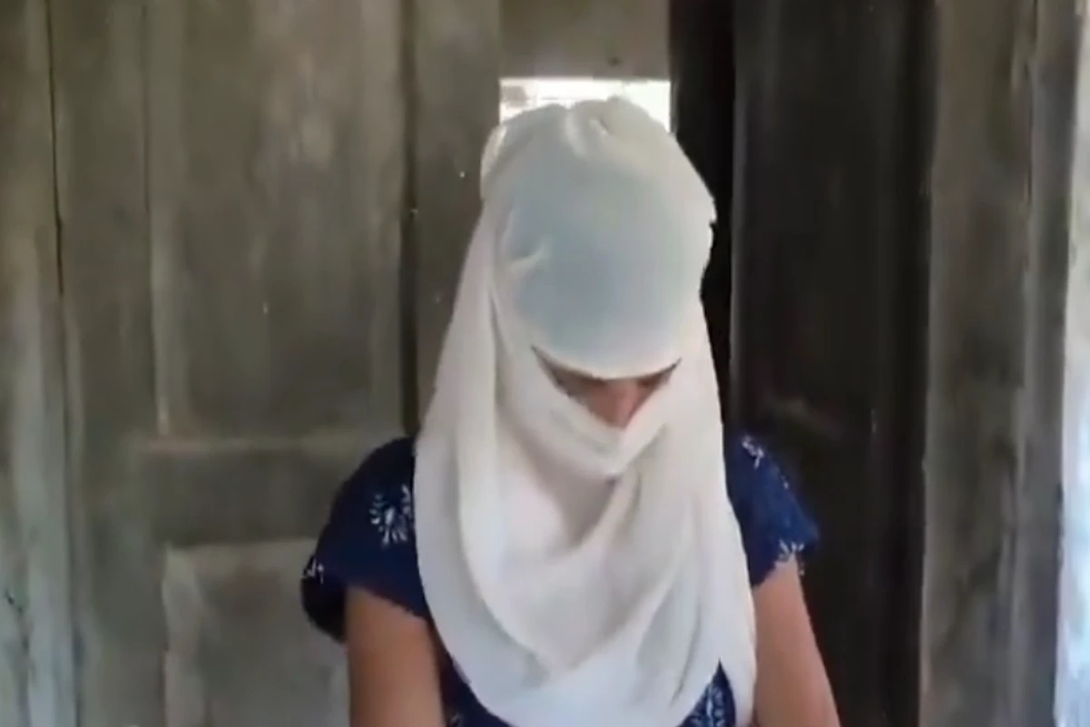 Veterinary Doctor Romance Videos: अस्पताल में युवती के साथ रंगरलियां मनाते पकड़ाए वेटनरी डॉक्टर, तेजी से वायरल हो रहा वीडियो