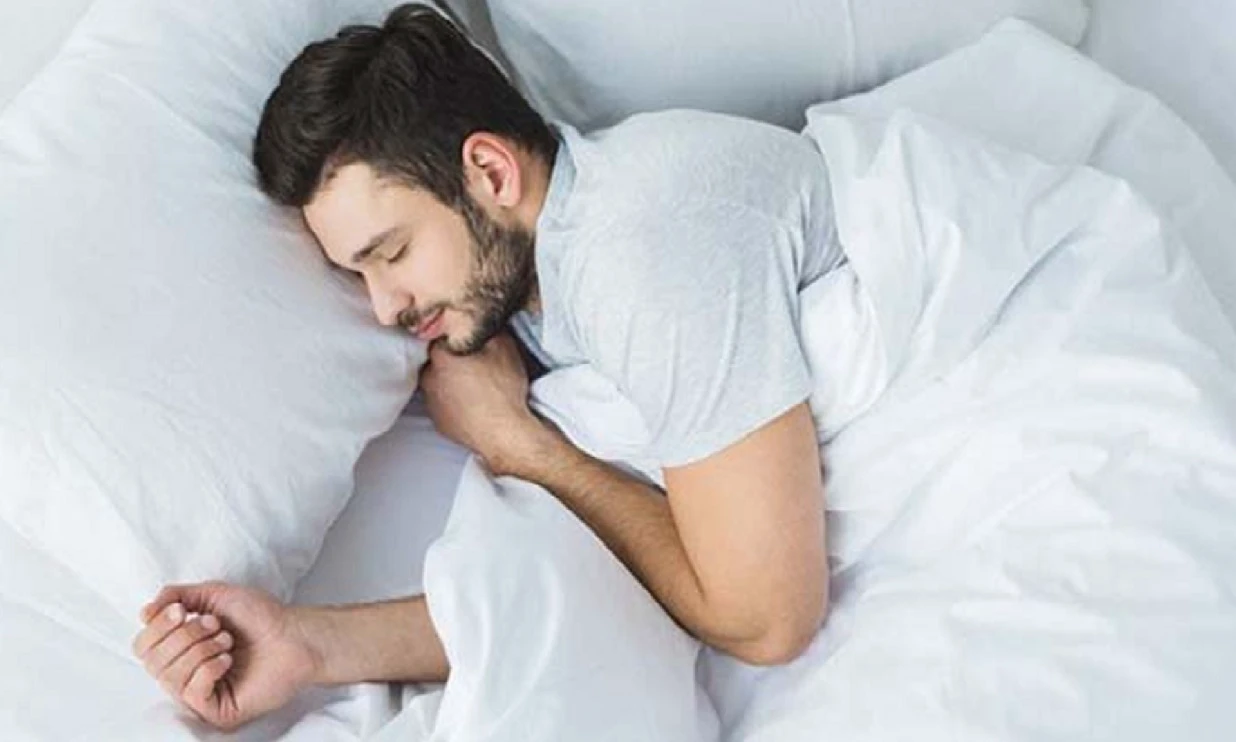 रात में नहीं आती चैन की नींद? सोने से पहले भूलकर भी न करें ये 5 काम, जानें एक्सपर्ट रूटीन