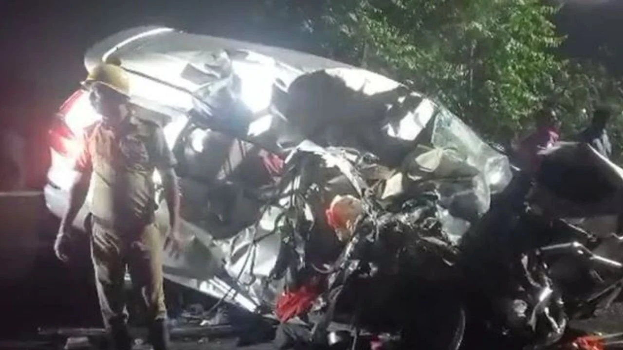 हावड़ा में भयानक हादसा, ट्रेलर ने 2 प्रोफेसर और ड्राइवर को कुचला