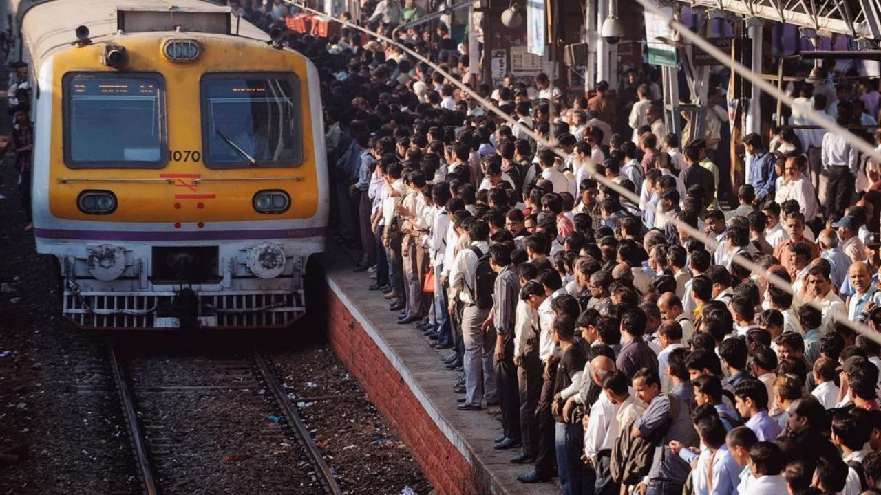 Mumbai Local Now Open For All Students Below 18 Years; Unvaccinated Still Not Allowed