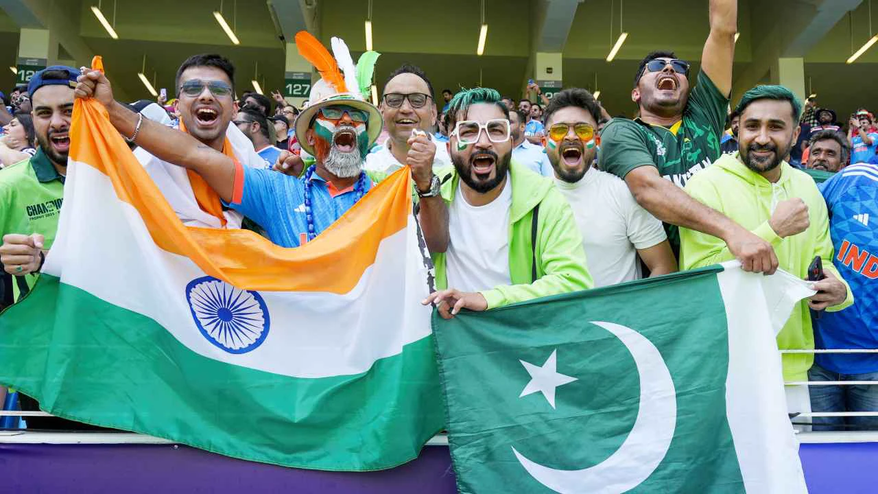 ভারত-পাকিস্তান ম্যাচ দেখতে পকেট গড়ের মাঠ, আকাশছোঁয়া বিমান ভাড়া ও হোটেল খরচ