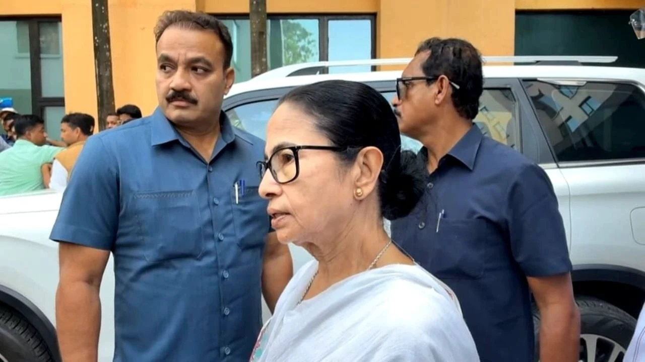 মমতাকে ‘মীরজাফর’ বললেন বিপ্লব দেব! দুর্নীতির অভিযোগে তুললেন ঝড় মমতাকে ‘মীরজাফর’ বললেন বিপ্লব দেব! দুর্নীতির অভিযোগে তুললেন ঝড়