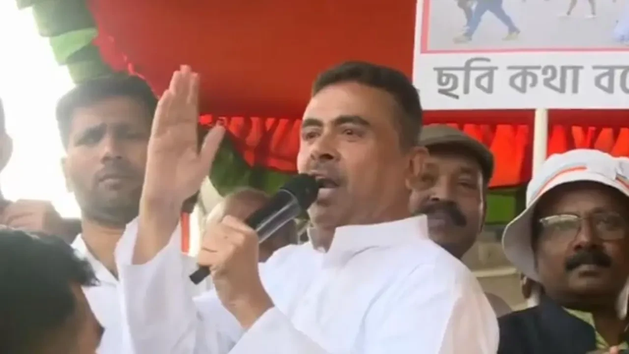 নিজের কেন্দ্রেই কি চাপে মমতা? ভবানীপুরে বিজেপির পতাকা ছিঁড়তেই মেজাজে শুভেন্দু