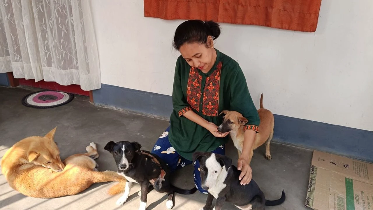 প্রেমের দিনে এক তরুণীর অদ্ভুত শপথ অবাক করছে সবাইকে