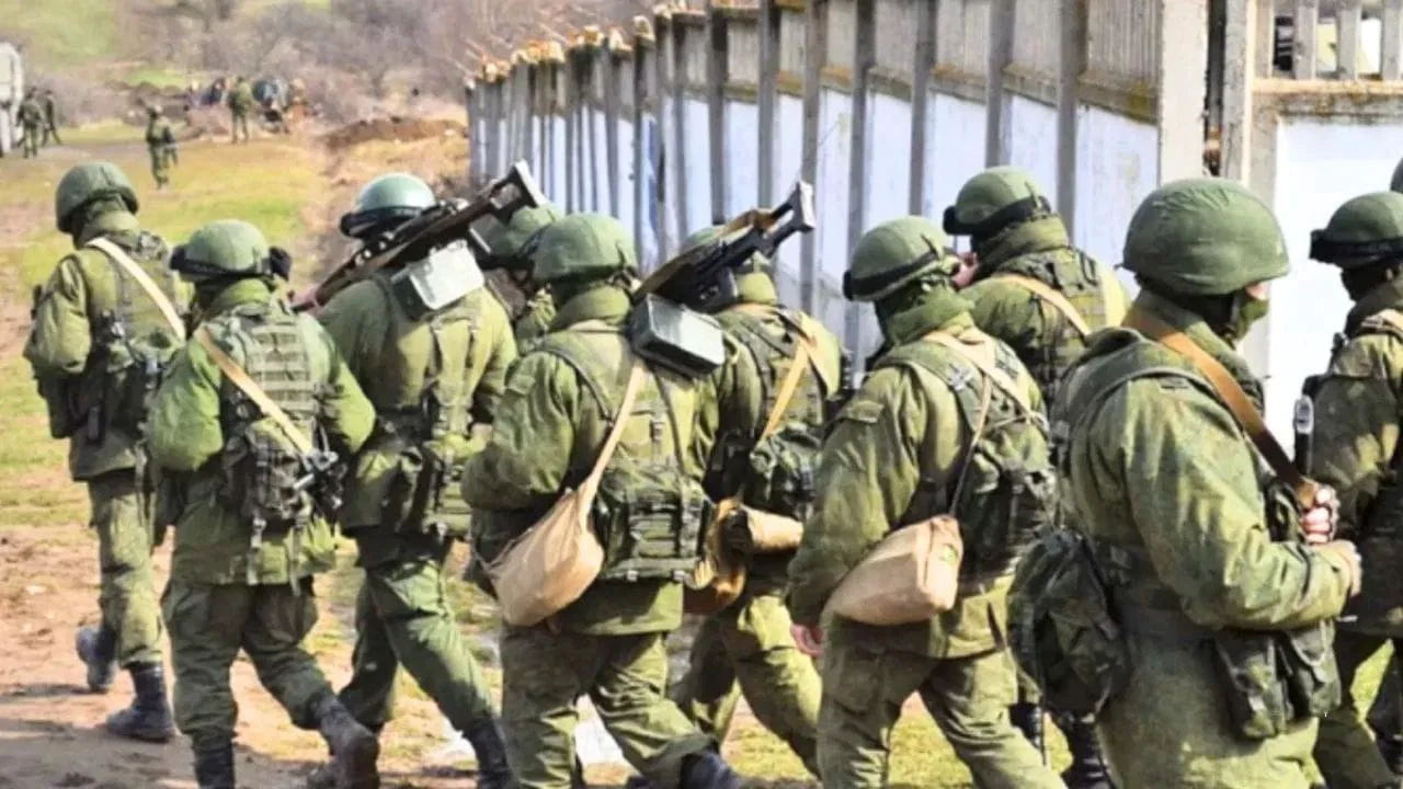 रूसी सेना में शामिल 32 भारतीयों की मौत ने बढ़ाई चिंता धोखे से युद्ध के मैदान में भेजे जा रहे युवा