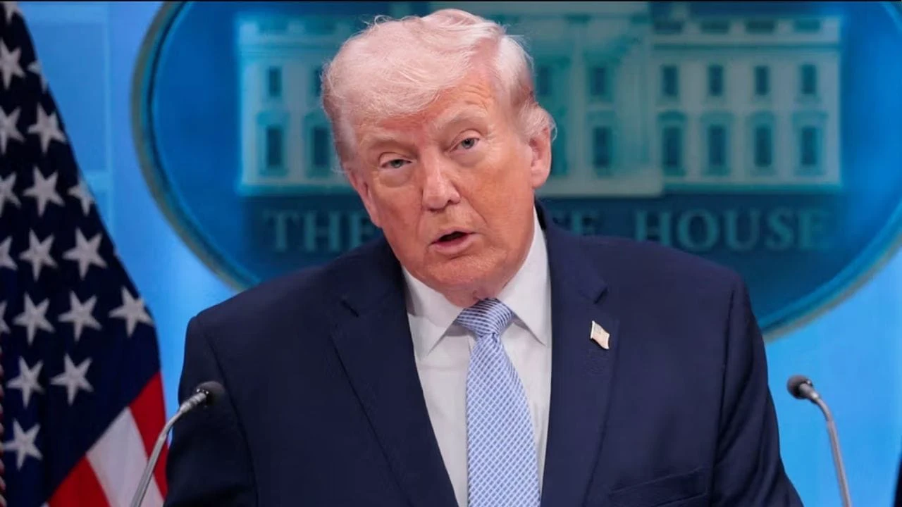 ईरान को हथियार देने वाले देशों पर ट्रंप का बड़ा प्रहार 50 प्रतिशत टैरिफ लगाने का किया ऐलान