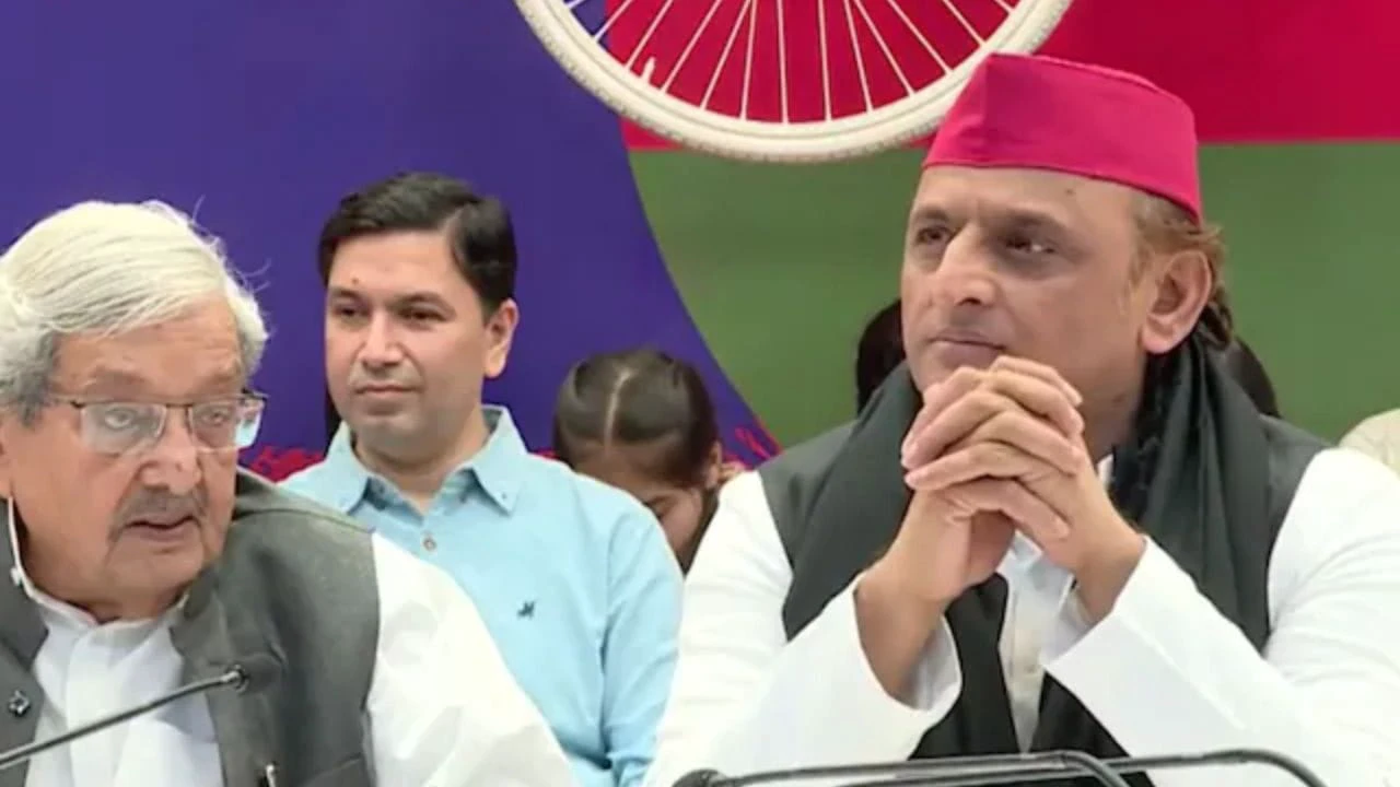 स्मार्ट मीटर में चोरी तो ईवीएम में क्यों नहीं! नतीजों से पहले अखिलेश यादव का बीजेपी पर बड़ा प्रहार