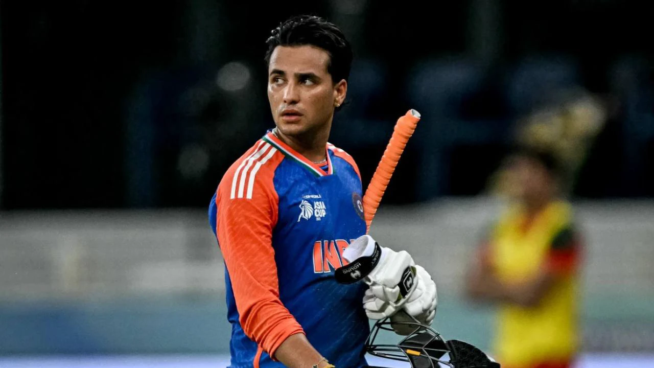 হাসপাতাল থেকে ছুটি মিলল অভিষেক শর্মার, নামিবিয়ার বিপক্ষে খেলা নিয়ে বাড়ছে জল্পনা!