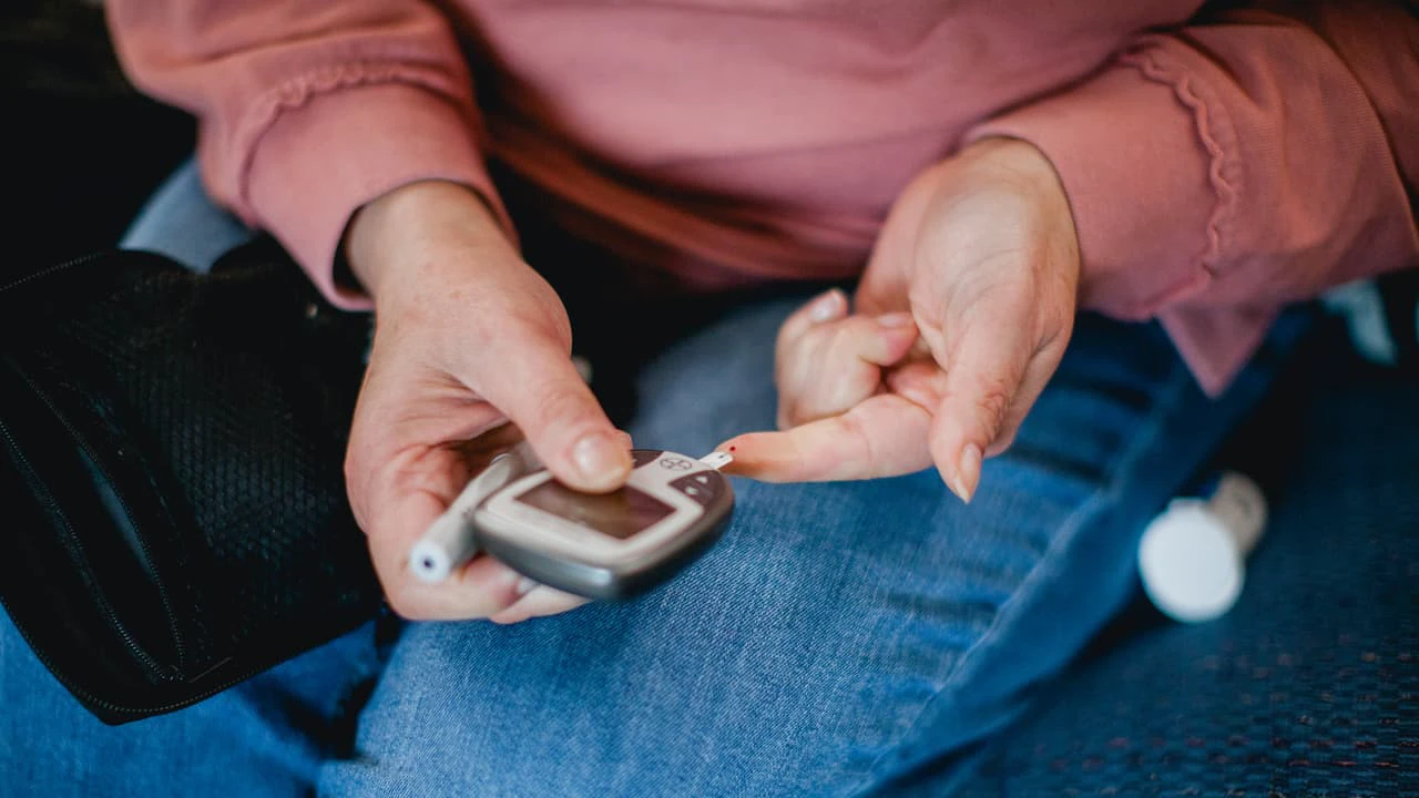 চিনির চেয়েও দ্রুত রক্তে বিষ ছড়াচ্ছে আপনার প্রিয় এই খাবারগুলো