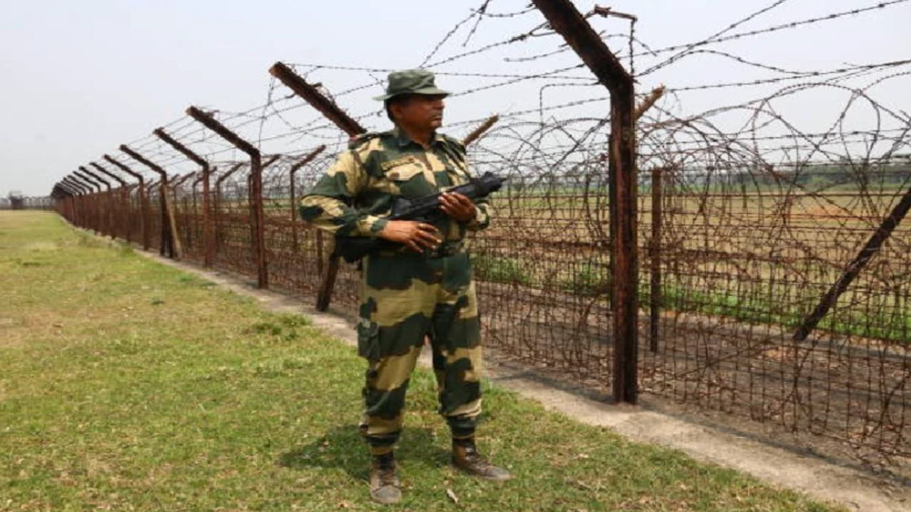 बॉर्डर पर हाई अलर्ट! बांग्लादेश की हिंसा रोकने के लिए भारत-बांग्लादेश सीमा पर सुरक्षा के कड़े इंतजाम