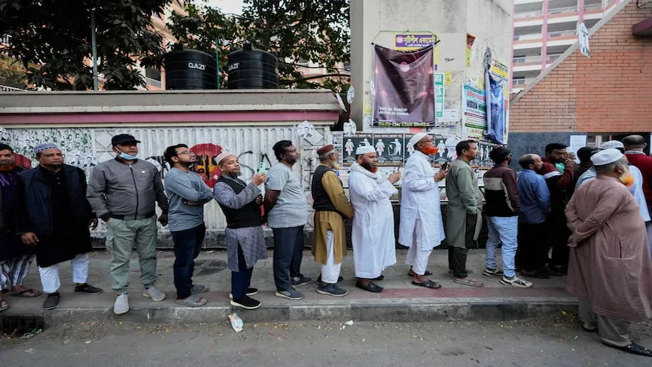 তারিখ বদলাবে বাংলাদেশের ভাগ্য আজ নতুন প্রধানমন্ত্রী বেছে নিতে ভোট দিচ্ছেন কোটি জনতা