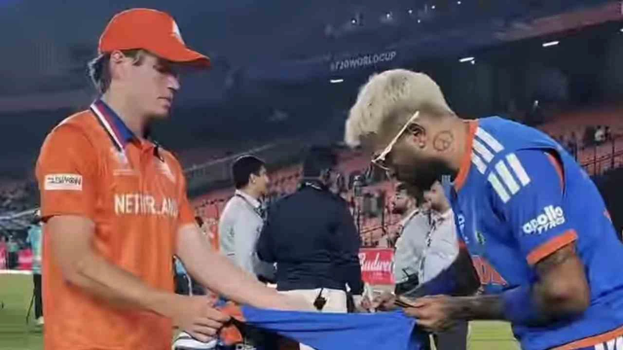 মাঠে লড়াই শেষে সৌজন্যের নজির: নেদারল্যান্ডস ক্রিকেটারদের বিশেষ উপহার হার্দিক-বুমরাহদের