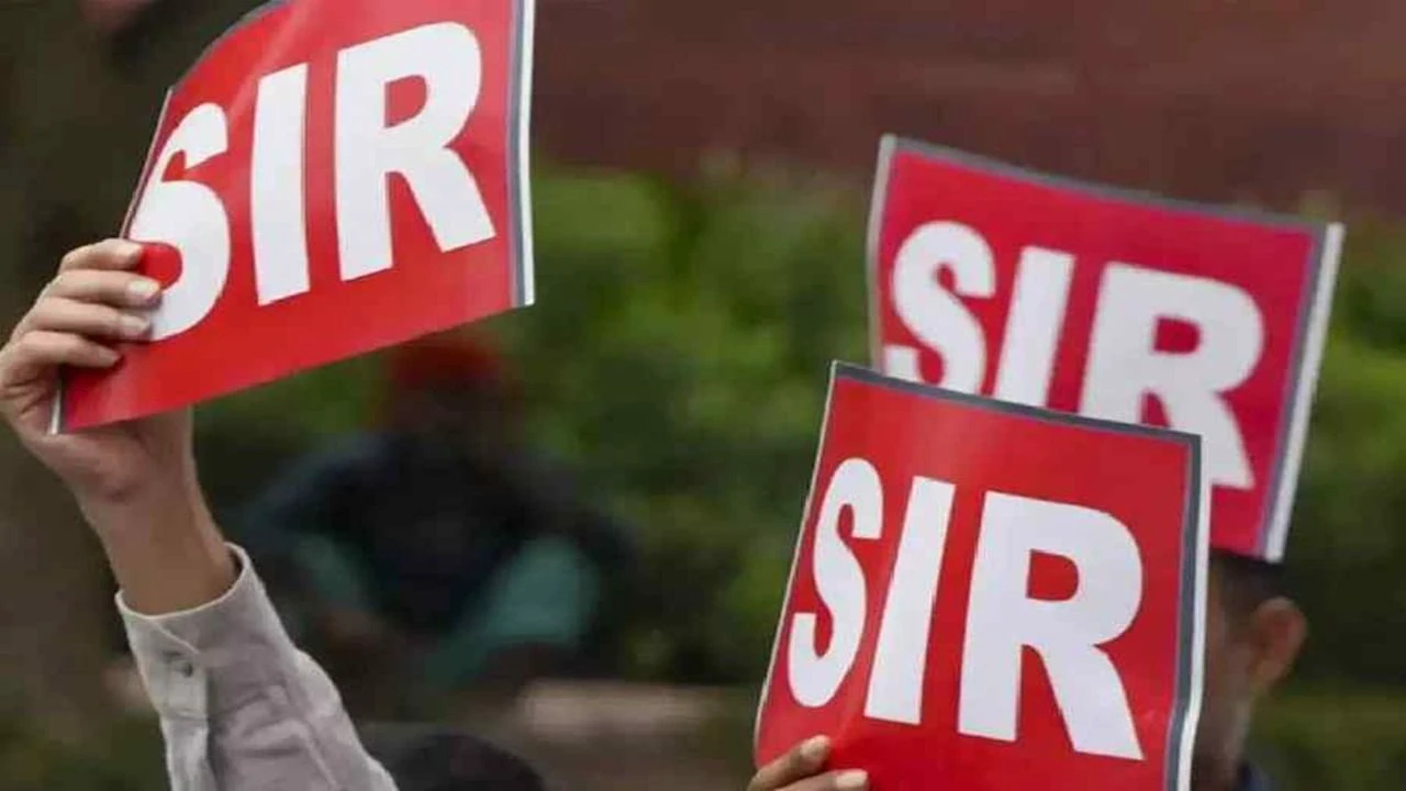 বাংলার ভোটার তালিকায় বড়সড় রদবদলের সংকেত দিচ্ছে নির্বাচন কমিশন