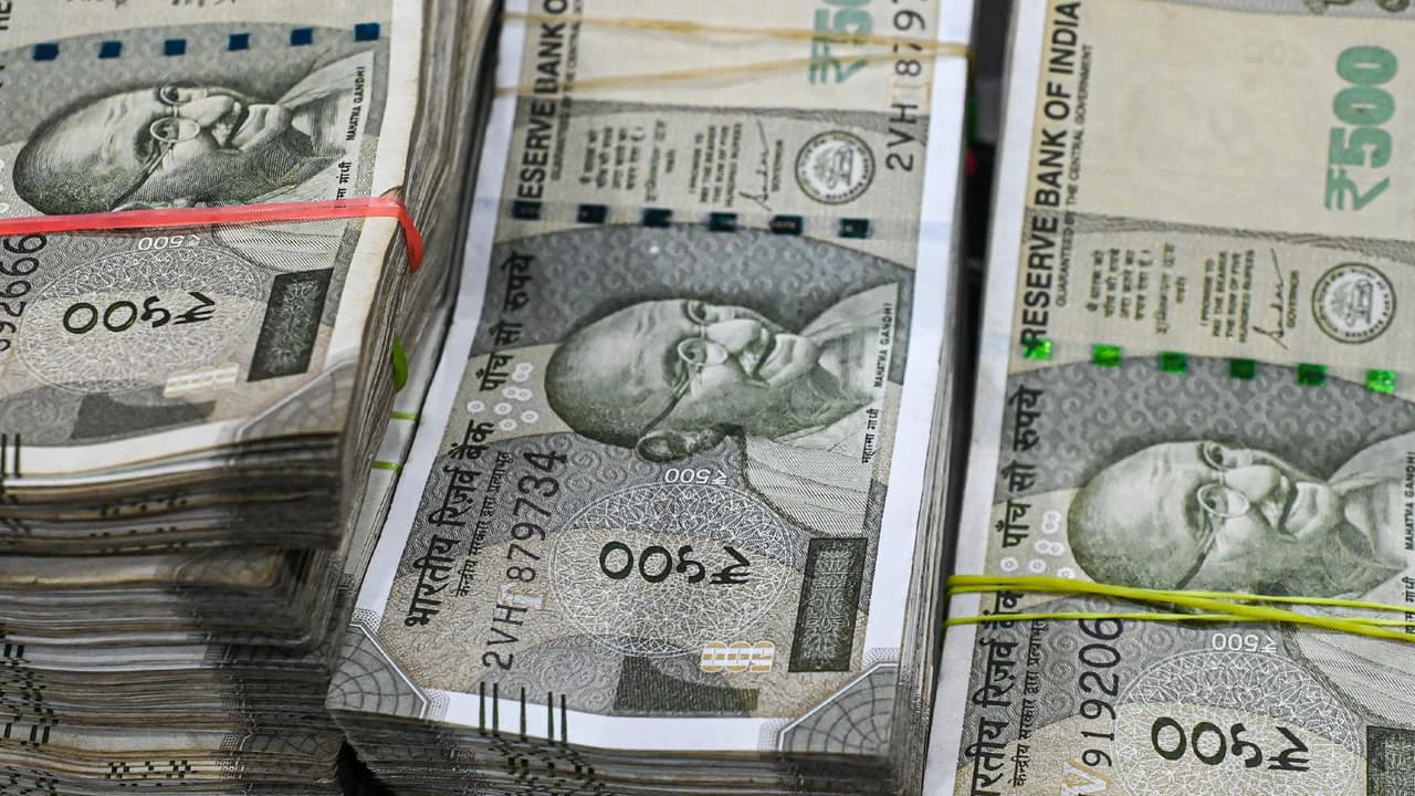 টাকা উপচে পড়বে না কি পকেট হবে ফাঁকা জেনে নিন আজকের আর্থিক রাশিফল