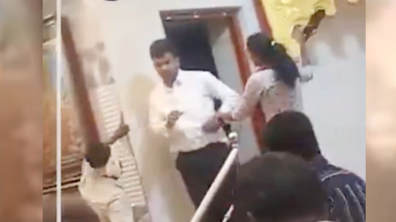 Second Marriage: 2ನೇ ಮದುವೆಯಾಗುತ್ತಿದ್ದ ಪತಿಗೆ ಮಂಟಪದಲ್ಲೇ ಚಪ್ಪಲಿಯಿಂದ ಬಾರಿಸಿದ ಪತ್ನಿ!