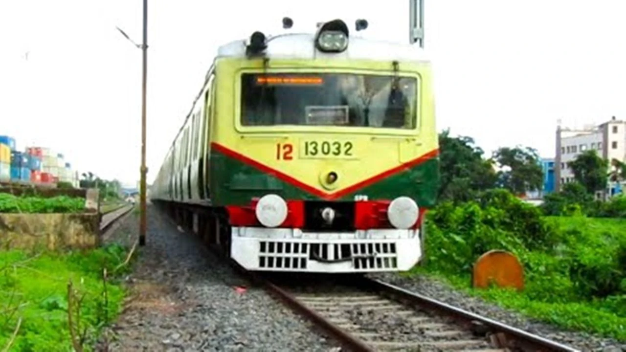 मोदी की रैली में शामिल होने आए तीन लोगों की ट्रेन की चपेट में आने से मौत, इलाके में मातम!