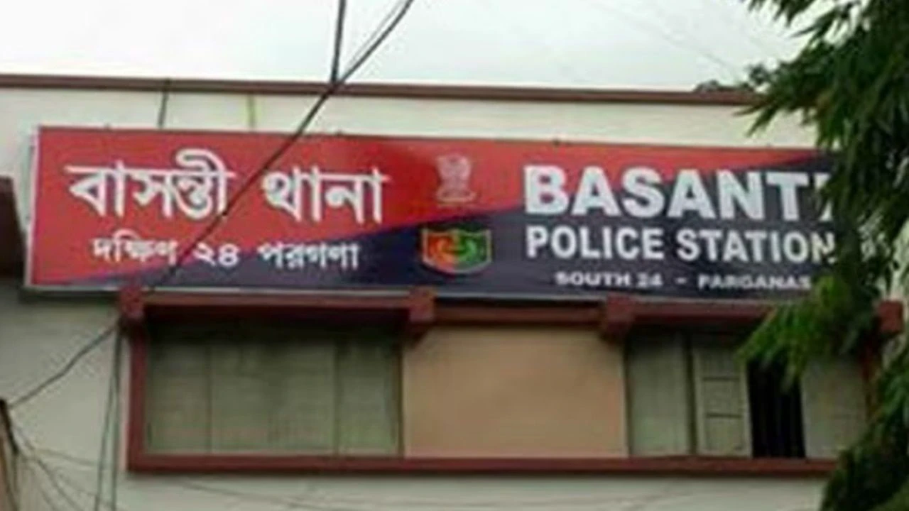 देवर ने काटा भाभी का सिर, धड़ से अलग सिर लेकर पहुंचा थाने, भयावह घटना से सनसनी देवर ने काटा भाभी का सिर, धड़ से अलग सिर लेकर पहुंचा थाने, भयावह घटना से सनसनी