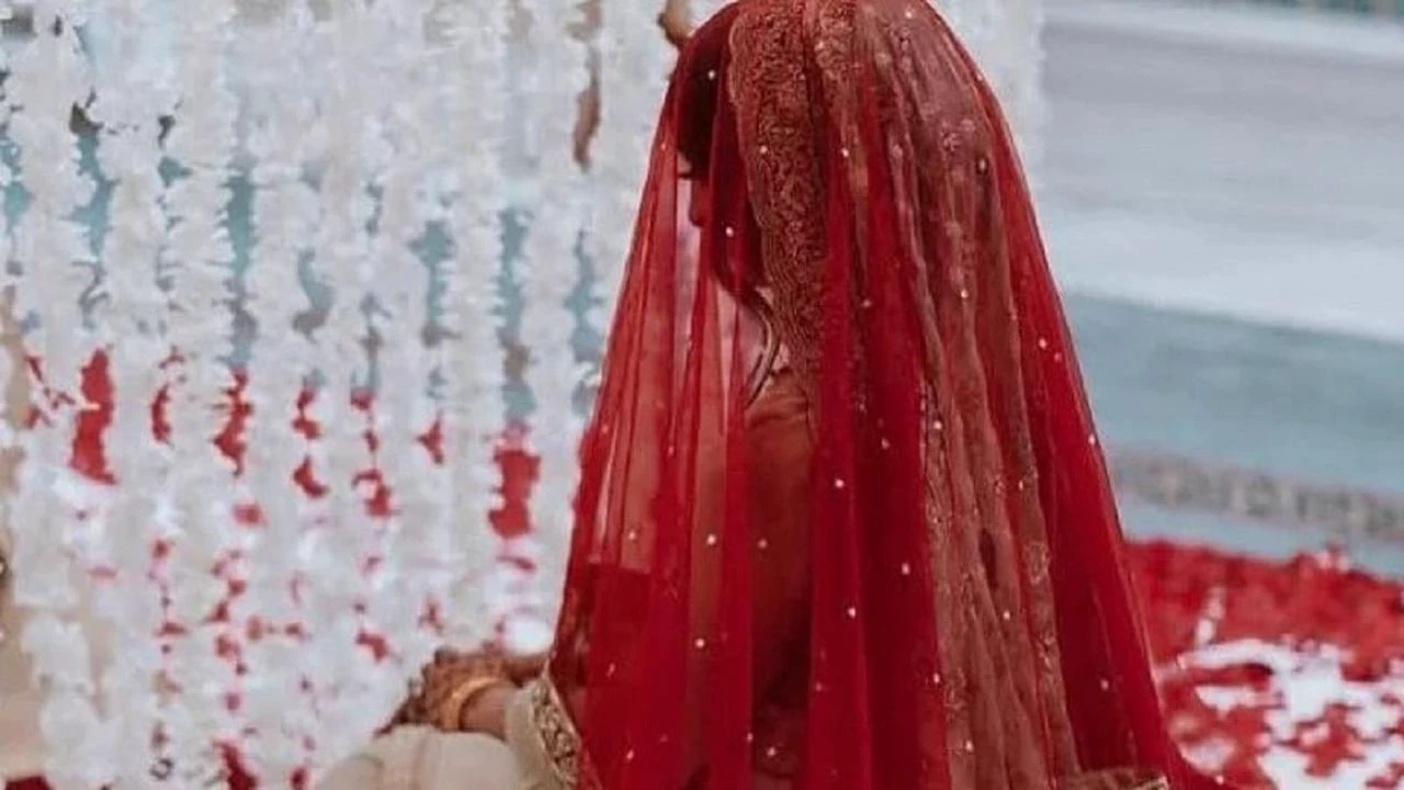 नफरत भरी शादी और खूनी अंत, दुल्हन ने पति को तीन बार मारने की कोशिश के बाद दिया जहर नफरत भरी शादी और खूनी अंत, दुल्हन ने पति को तीन बार मारने की कोशिश के बाद दिया जहर