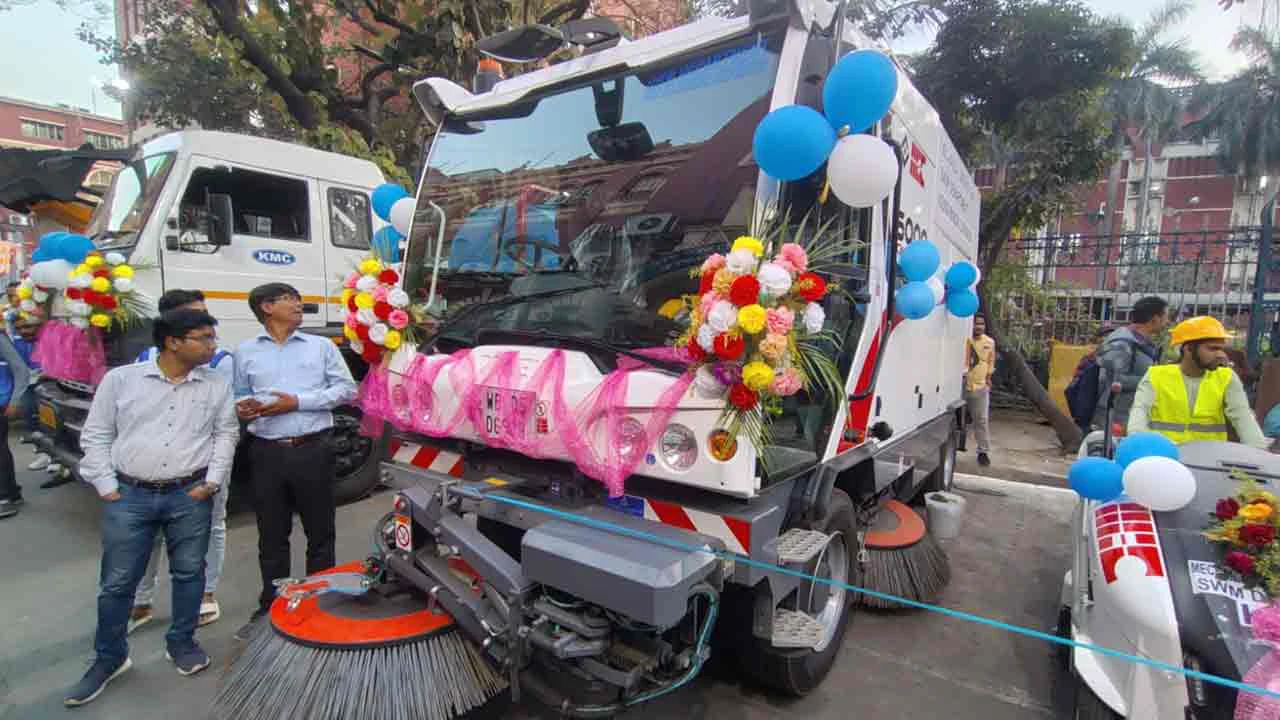 গলির আবর্জনা সরাতে ৯০ কোটির আধুনিক যন্ত্র নামাল কলকাতা পুরসভা
