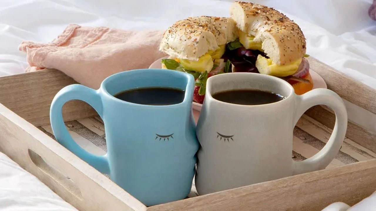 ভালোবাসার মানুষকে এই ৬টি জিনিস উপহার দিলেই কি ভাঙবে সম্পর্ক