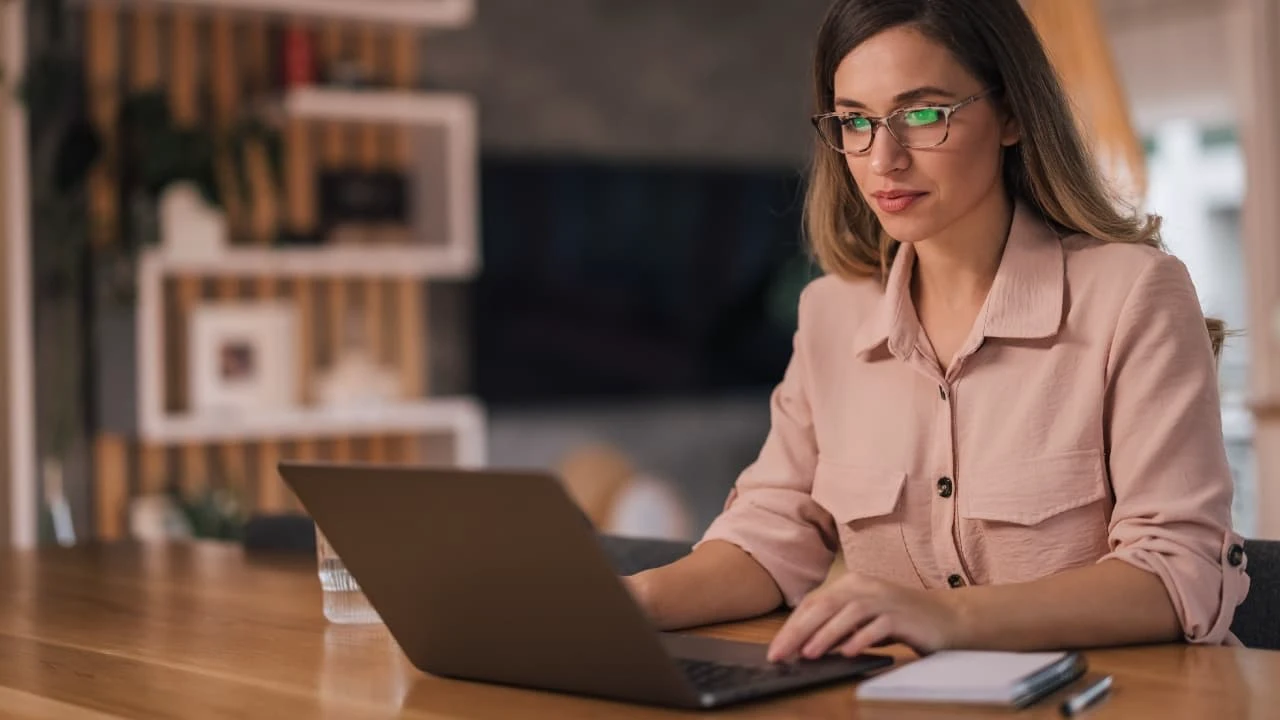 सावधान! क्या आपके स्मार्टफोन में भी छिपा है यह खतरनाक वायरस?