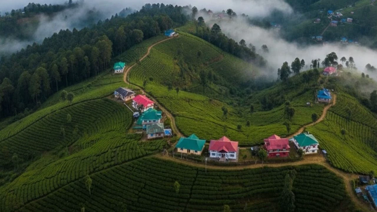 পাহাড়ের গহীনে এক গোপন স্বর্গের হাতছানি