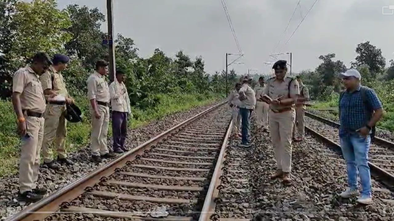 नेपानगर में सेना की ट्रेन को बम से उड़ाने की साजिश, रेलवे ट्रैक पर लगाए गए थे 10 डेटोनेटर…