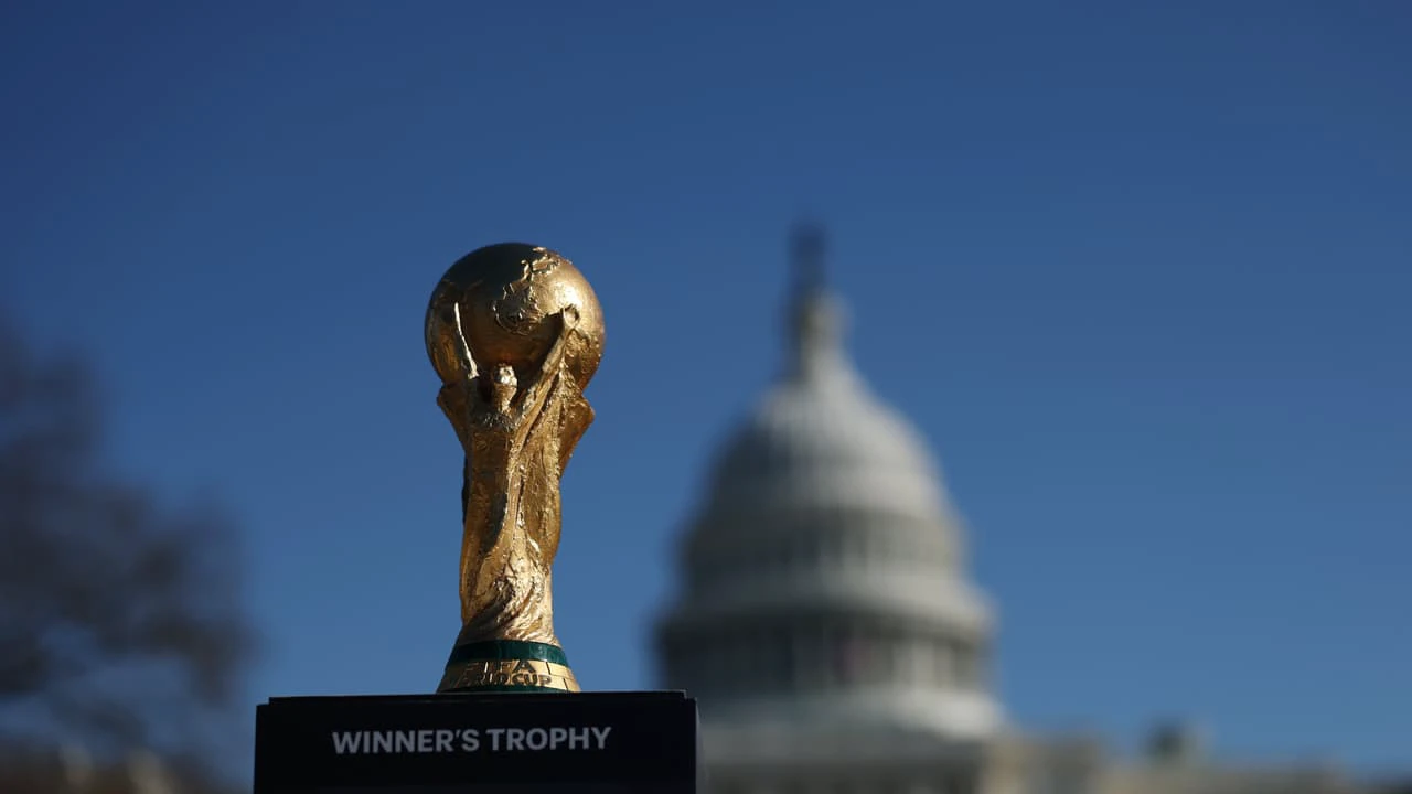 ফুটবল বিশ্বকাপ কি এখন শুধু ধনীদের খেলা? আকাশছোঁয়া টিকিটের দামে স্বপ্নভঙ্গ সাধারণের