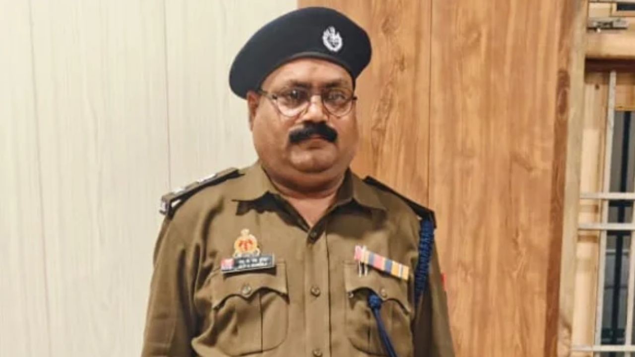 पत्नी के बहकावे में आकर बना फर्जी IPS, वर्दी पहनी और. पुलिस ने पकड़ा तो सीने में उठा दर्द