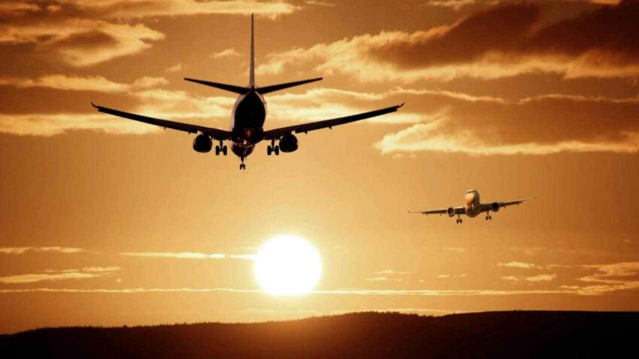 মাঝ আকাশে বিমানে জঙ্গি আতঙ্ক সাধারণ যাত্রীদের নিরাপত্তা নিয়ে বড় প্রশ্ন তুলল