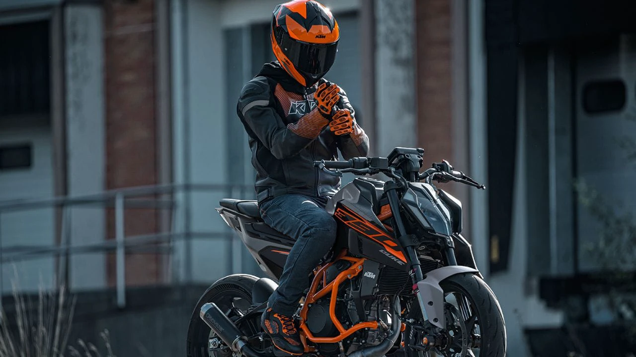 KTM की इन दमदार बाइक्स को खरीदना हुआ और भी महंगा