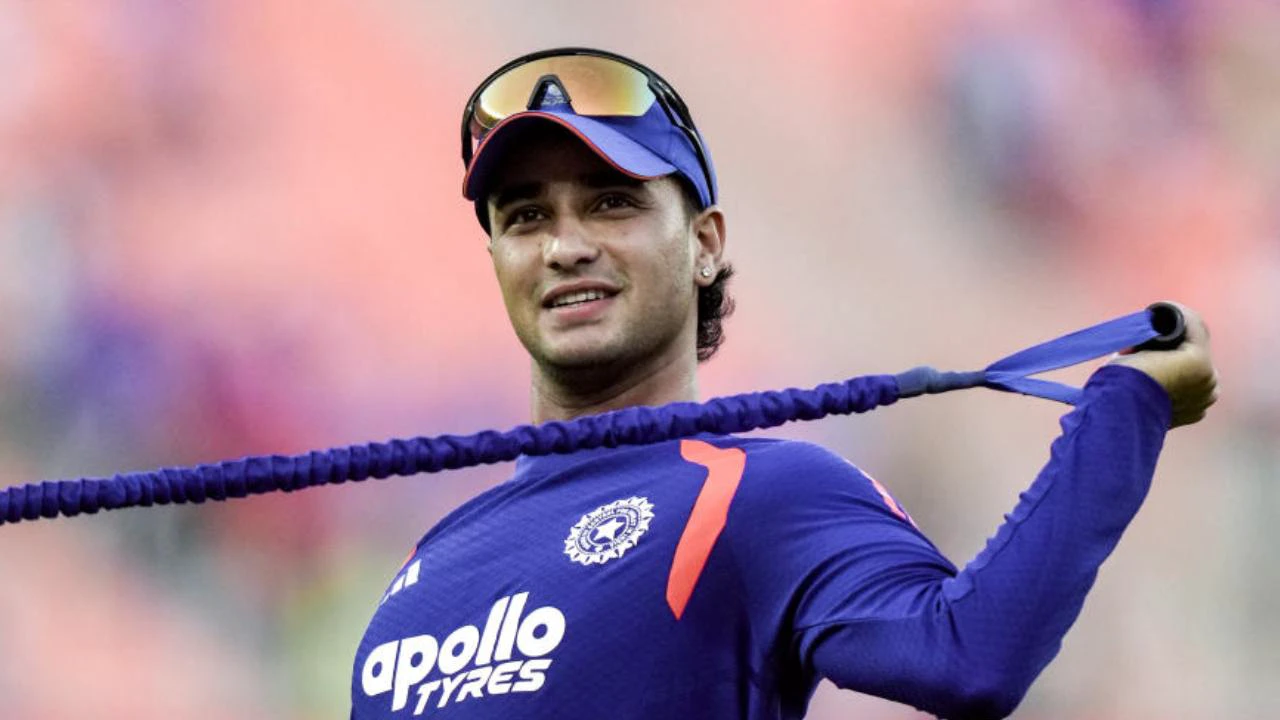 অব্যাহত ব্যাটিং বিপর্যয়, তবু টি-টোয়েন্টি র‍্যাঙ্কিংয়ের শীর্ষে অভিষেক শর্মা