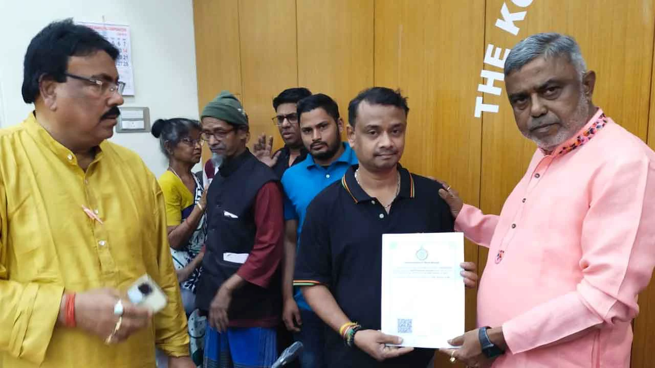 লাইসেন্স হাতে পেলেই কি বদলে যাবে হকারদের ভাগ্য