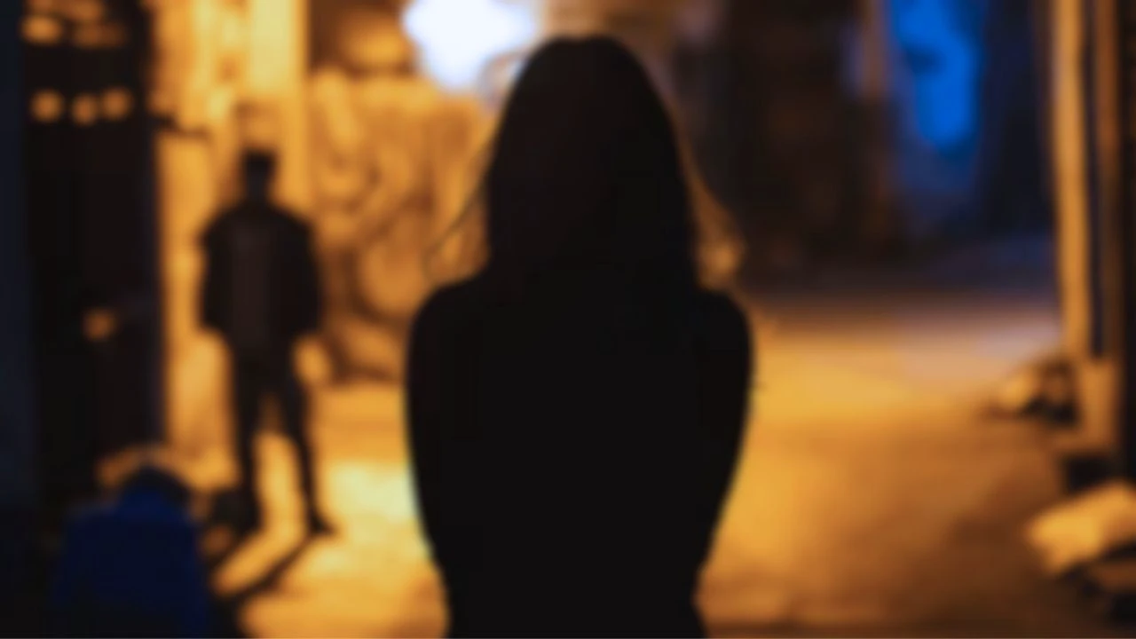दगाबाज प्रेमिका ने संपत्ति के लालच में प्रेमी का गला रेता, पुलिस भी हैरान दगाबाज प्रेमिका ने संपत्ति के लालच में प्रेमी का गला रेता, पुलिस भी हैरान