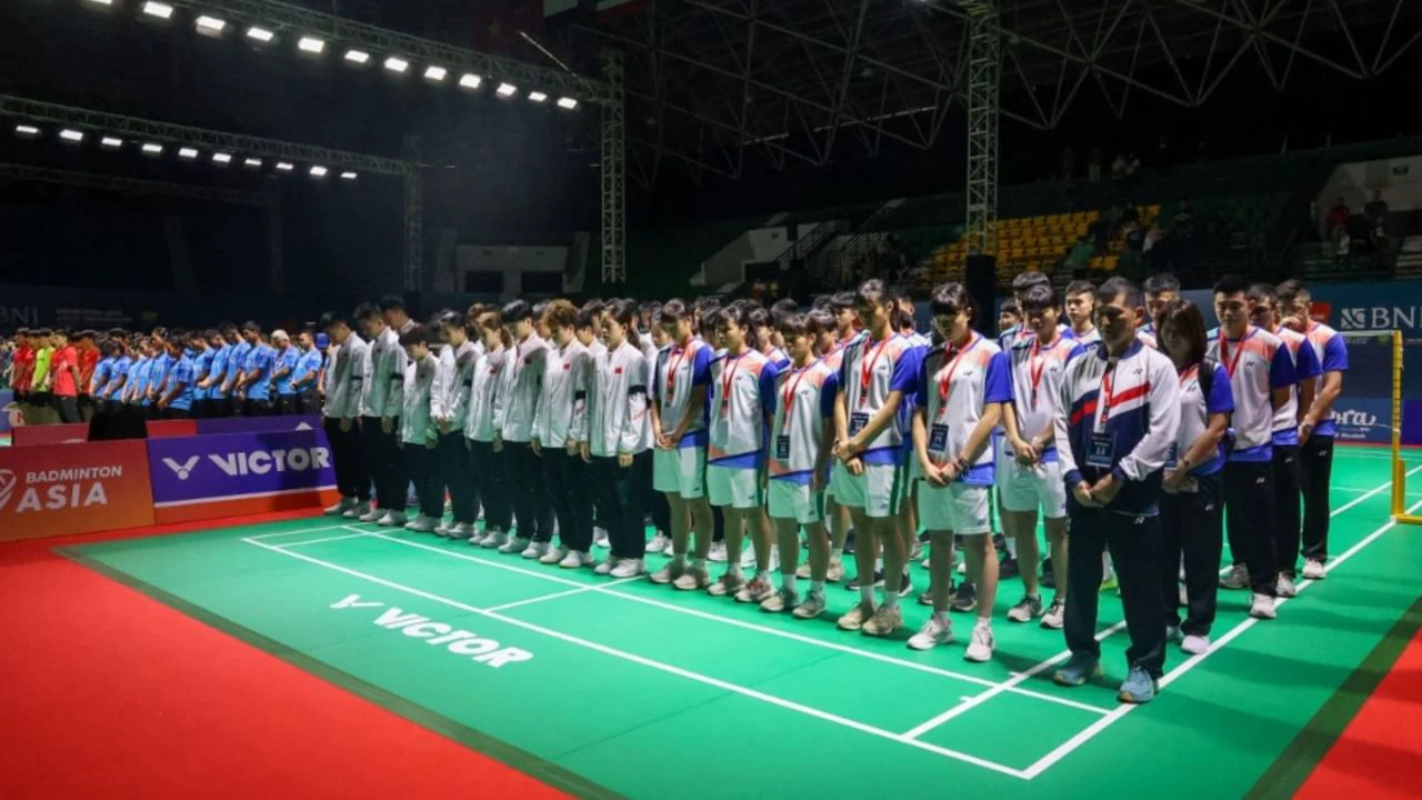 17-year-old Chinese shuttler dies of cardiac arrest during match | Heartbreaking video surfaces