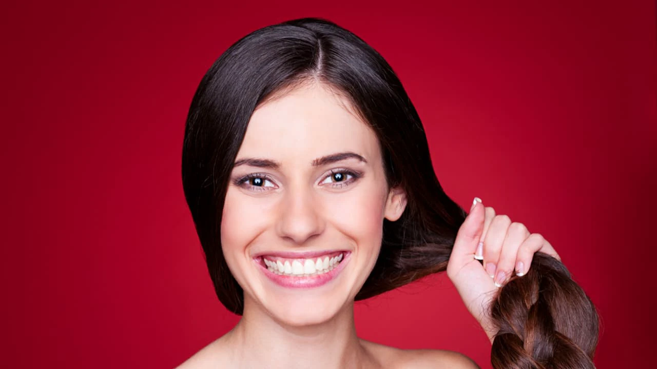 স্বাস্থ্যোজ্জ্বল চুলের চাবিকাঠি: ডায়েটে রাখুন ৫টি অত্যাবশ্যকীয় ভিটামিন