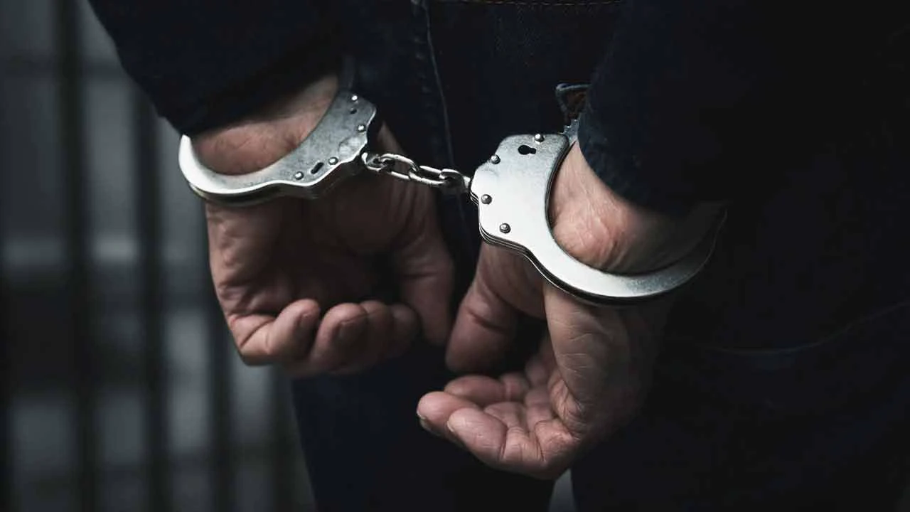 বেলেঘাটায় প্রোমোটিং রাজের দাপট রুখল পুলিশ মাঝরাস্তায় পাকড়াও অভিযুক্ত তৃণমূল নেতা