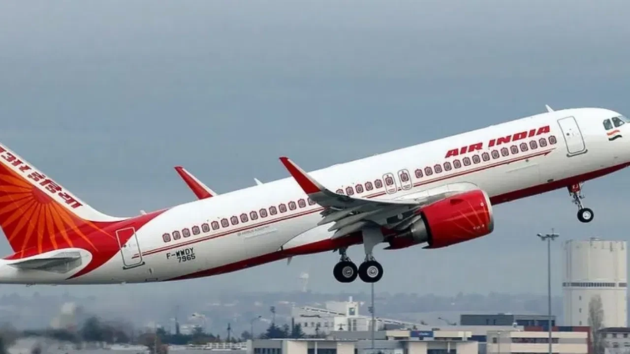 एयर इंडिया फ्लाइट डायवर्ट, यात्रियों को परेशानी एयर इंडिया फ्लाइट डायवर्ट, यात्रियों को परेशानी