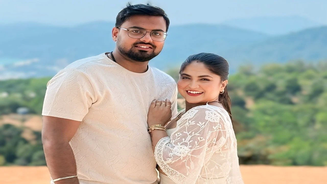 বৈবাহিক বিবাদে বিদ্ধ গায়িকা দেবলীনা নন্দী: শ্বশুরবাড়ির বিরুদ্ধে গুরুতর অভিযোগ