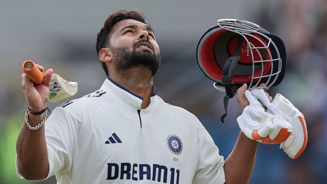 पंत के ‘समरसॉल्ट’ जश्न पर उठे सवाल, डॉक्टर ने भी जताई चिंता पंत के ‘समरसॉल्ट’ जश्न पर उठे सवाल, डॉक्टर ने भी जताई चिंता