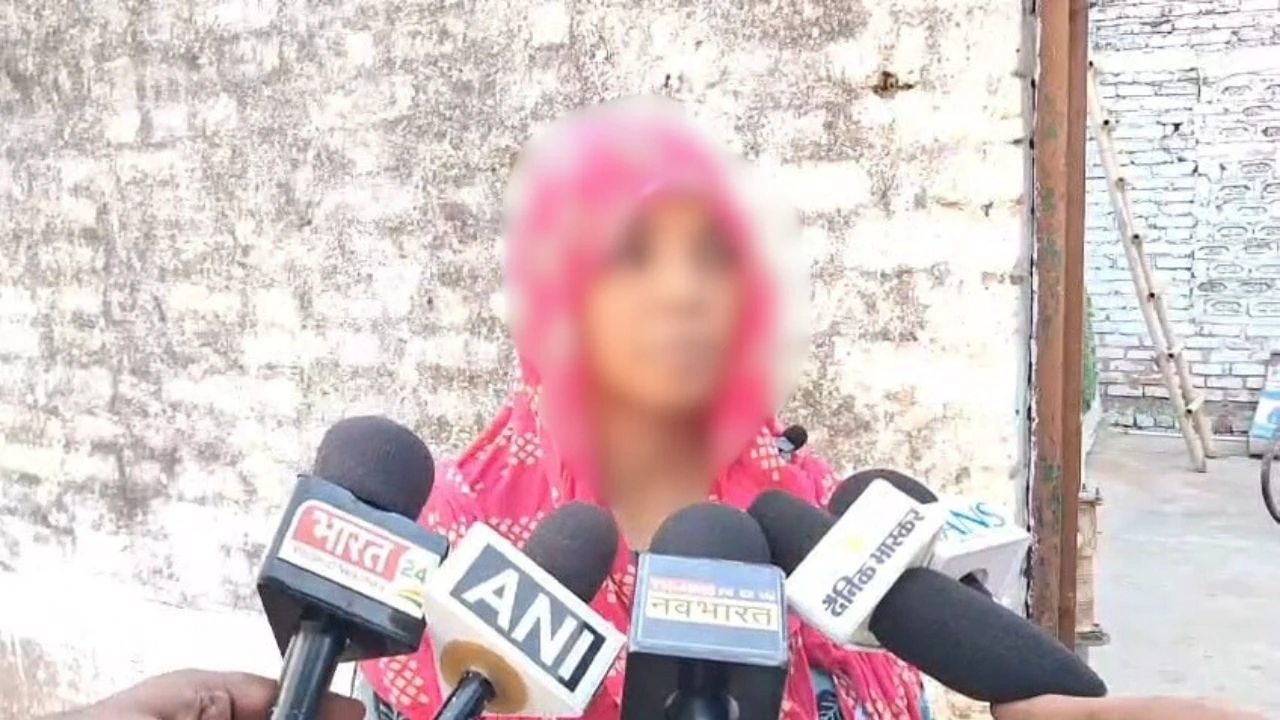 जातिगत विवाद का शिकार हुई शिक्षिका, स्कूल से निकाला जातिगत विवाद का शिकार हुई शिक्षिका, स्कूल से निकाला