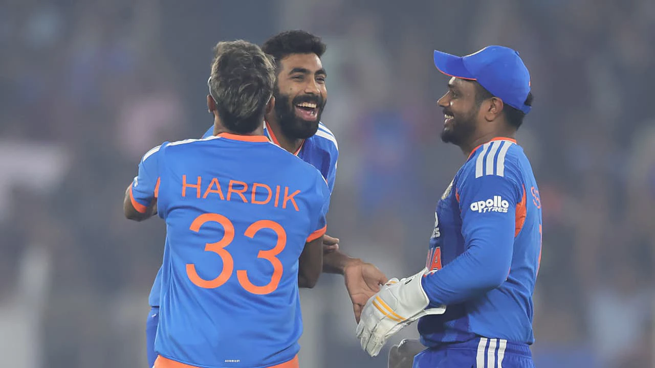 বুমরা ফিরলেও চিন্তায় ভারত! মহাগুরুত্বপূর্ণ ম্যাচের আগে মাঠের বাইরে তারকা ওপেনার