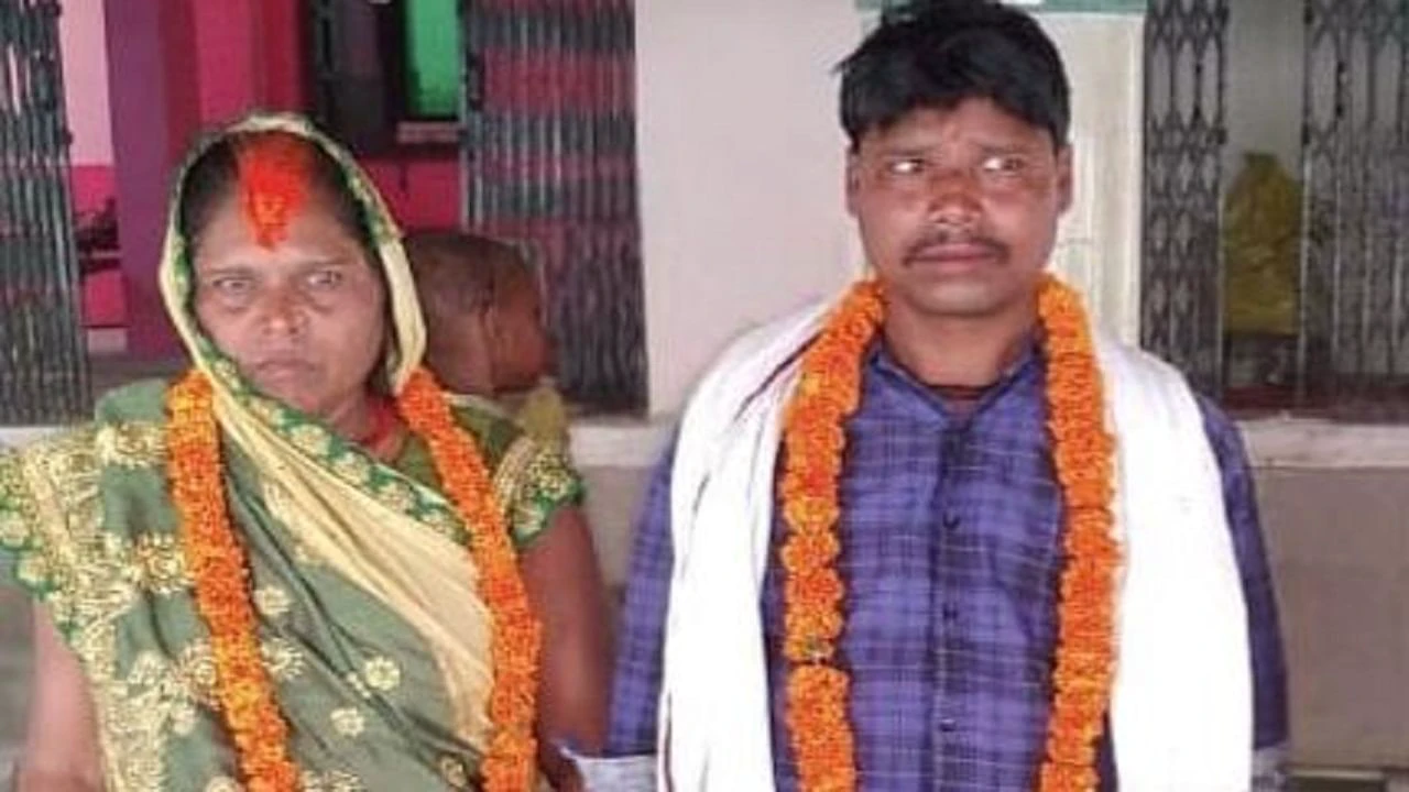पोते के साथ भाग गई दादी, 52 साल की उम्र में रचाई तीसरी शादी, पहला पति बोला- हम लोगों को मारना चाहती थी ˠ पोते के साथ भाग गई दादी, 52 साल की उम्र में रचाई तीसरी शादी, पहला पति बोला- हम लोगों को मारना चाहती थी ˠ