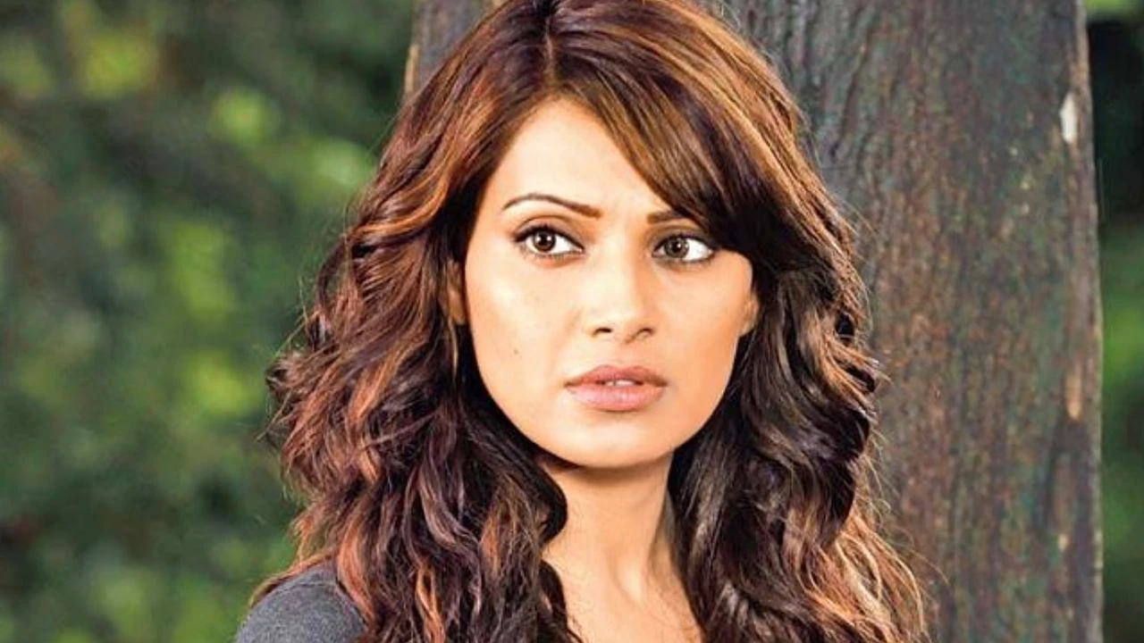हीरो के मुंह से प्याज की तेज गंध आती है, लिप किस के बाद बिपाशा का क्या होता है? हीरो के मुंह से प्याज की तेज गंध आती है, लिप किस के बाद बिपाशा का क्या होता है?
